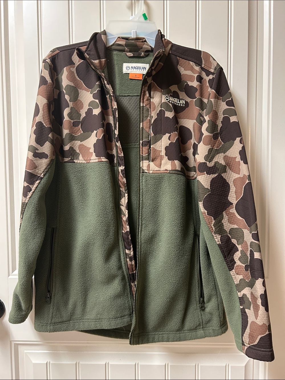 Men’s Magellan Outdoors Olive Green Fleece Jacket with Brown Camo Panels